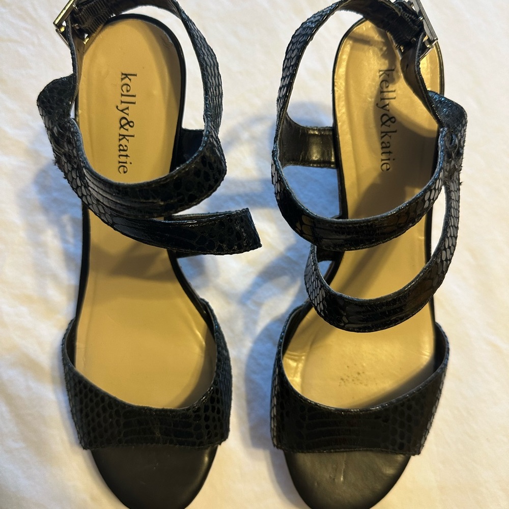 Black wedge Kelly & Katie sandals